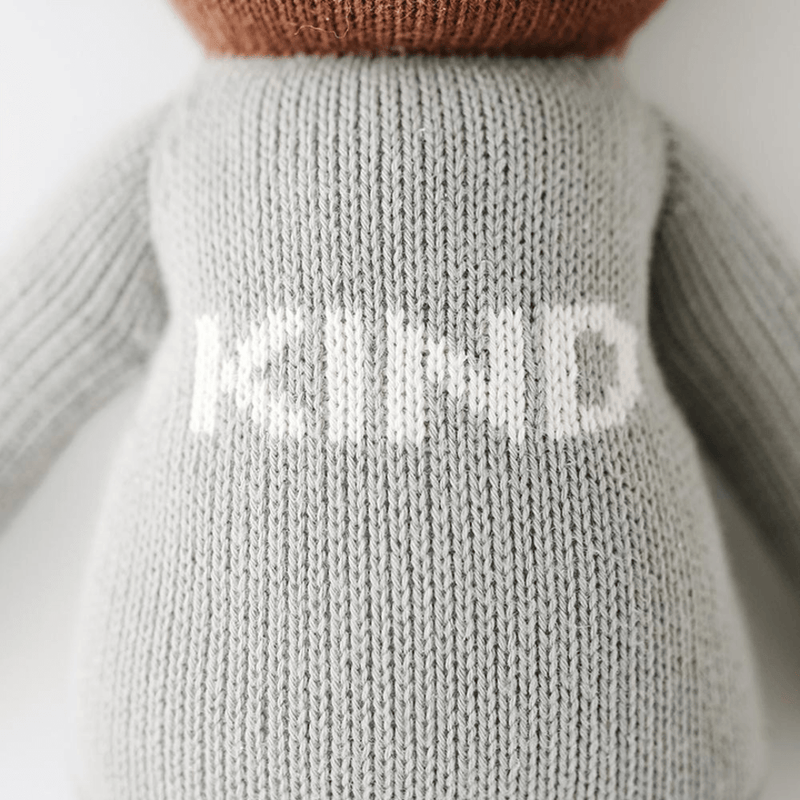 Cuddle Kind Oliver The Bear has premium knit details.