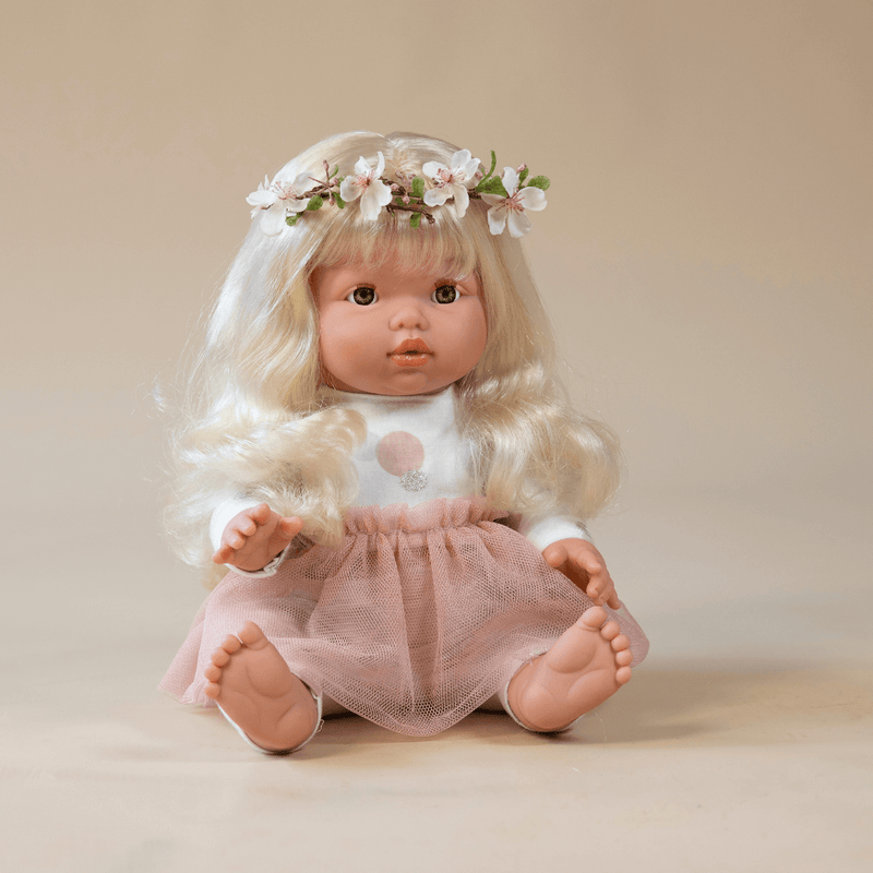 Play dress up with mini colettos dolls